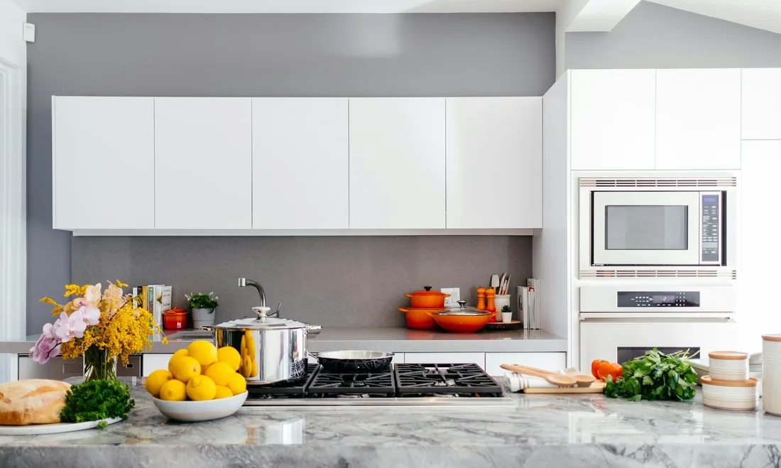 Gian Bếp Gắn Kết – bếp liền bàn ăn
