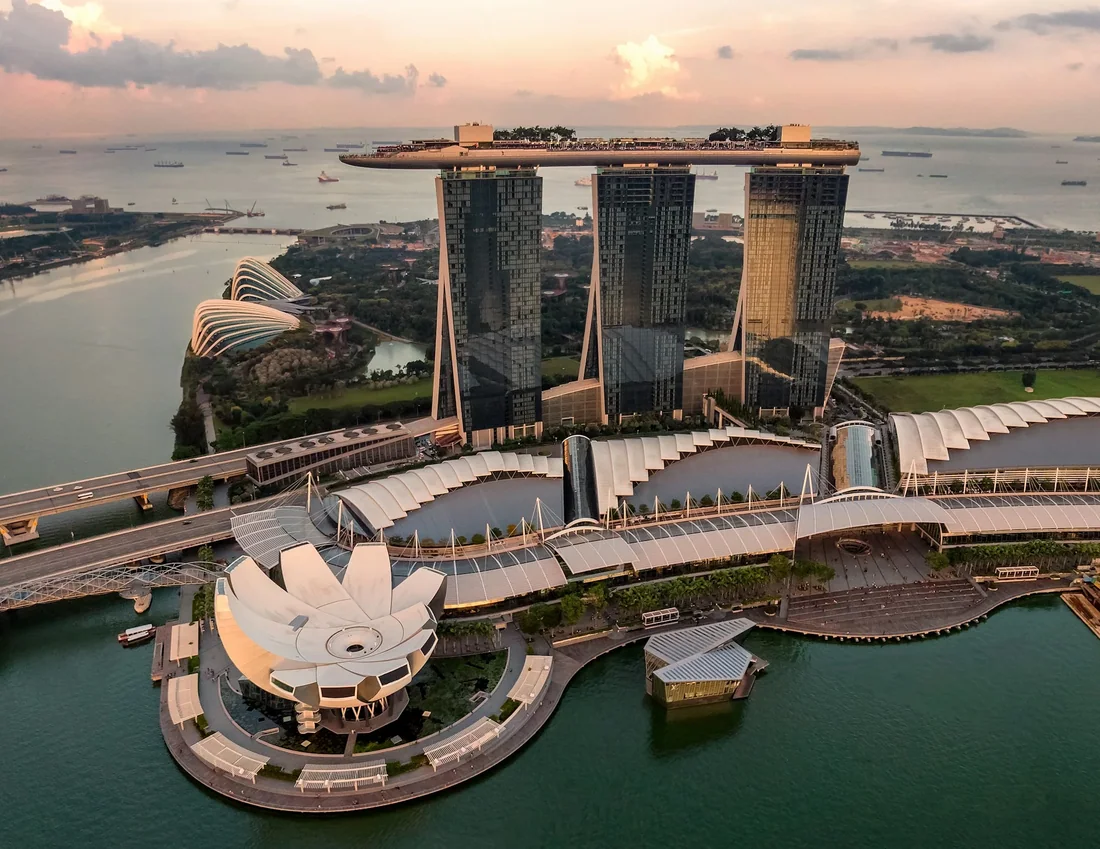 Singapore tự túc có hỗ trợ
