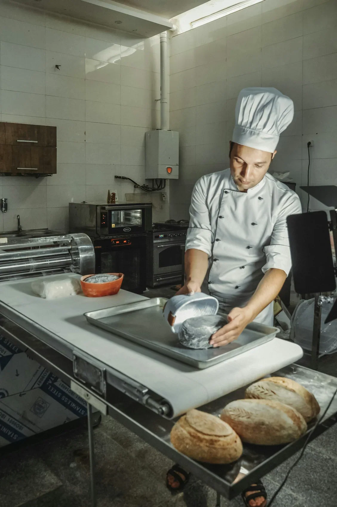 Tiệm bánh nhỏ, làm từng mẻ vừa đủ bán trong ngày