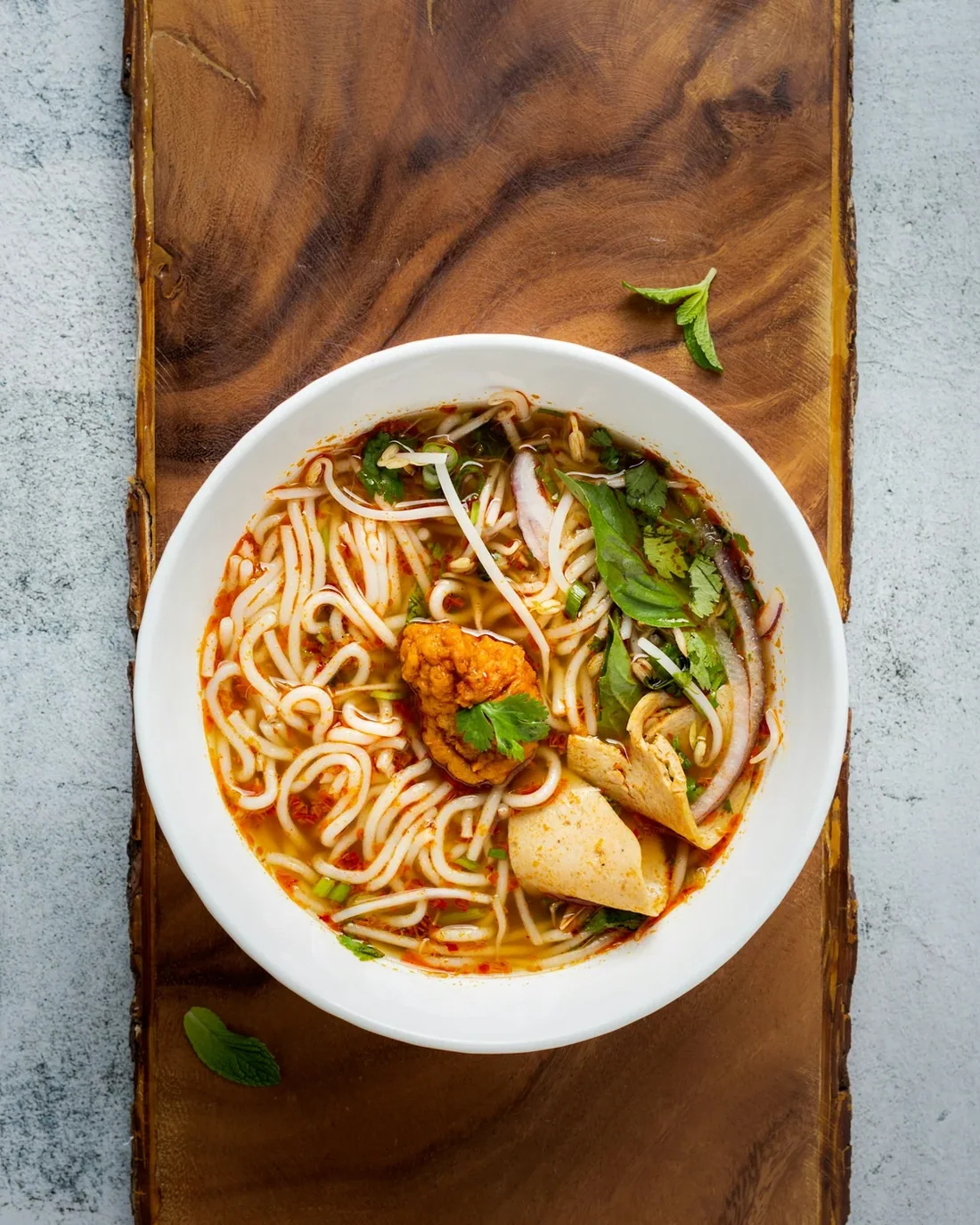 Bún nước cốt dừa cay: cân béo, chua và mùi rau