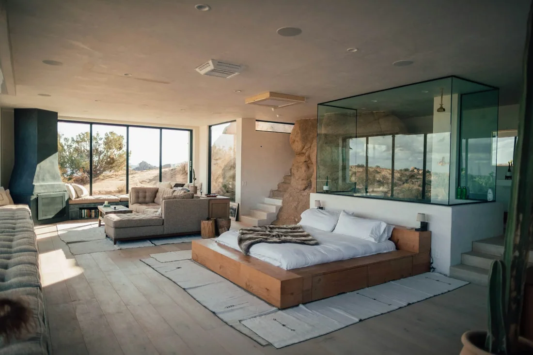 Phòng Studio cửa kính lớn