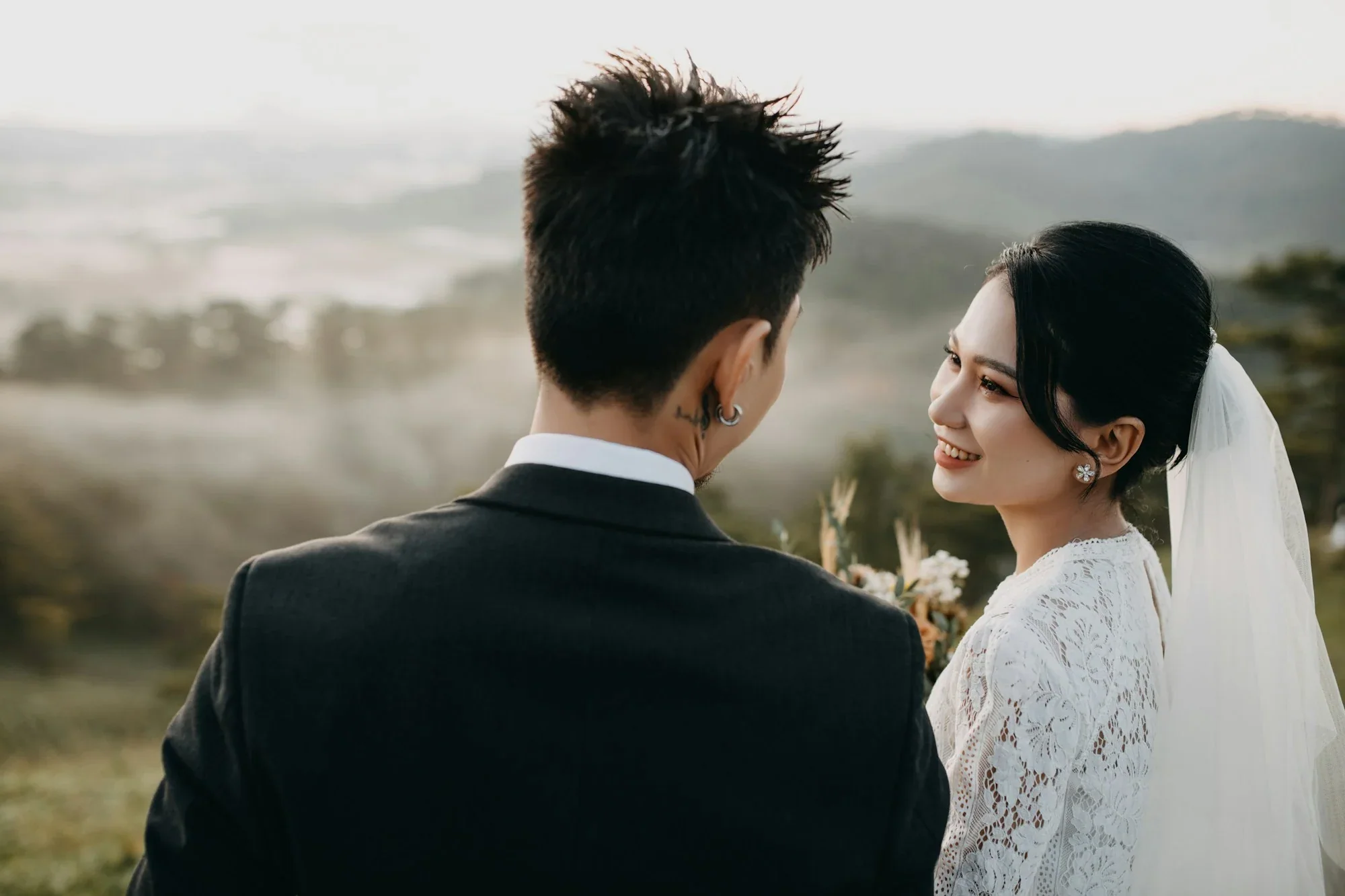 Ảnh cưới tự nhiên,
kể đúng câu chuyện hai bạn