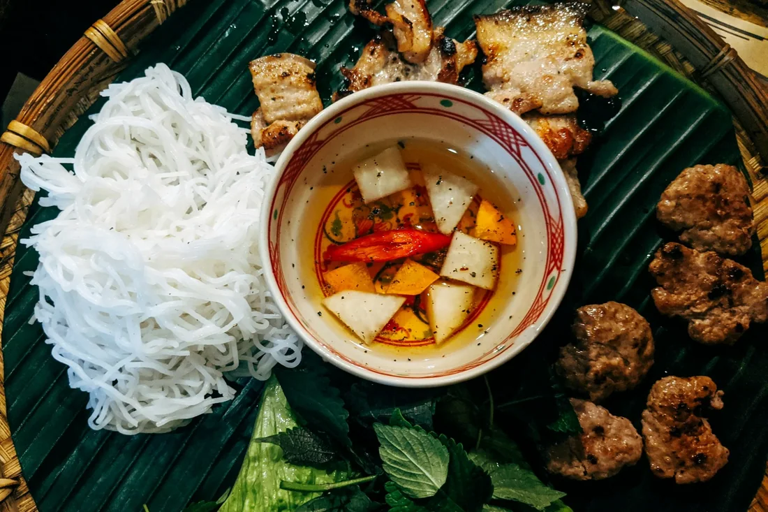 Bún chả nướng than hoa