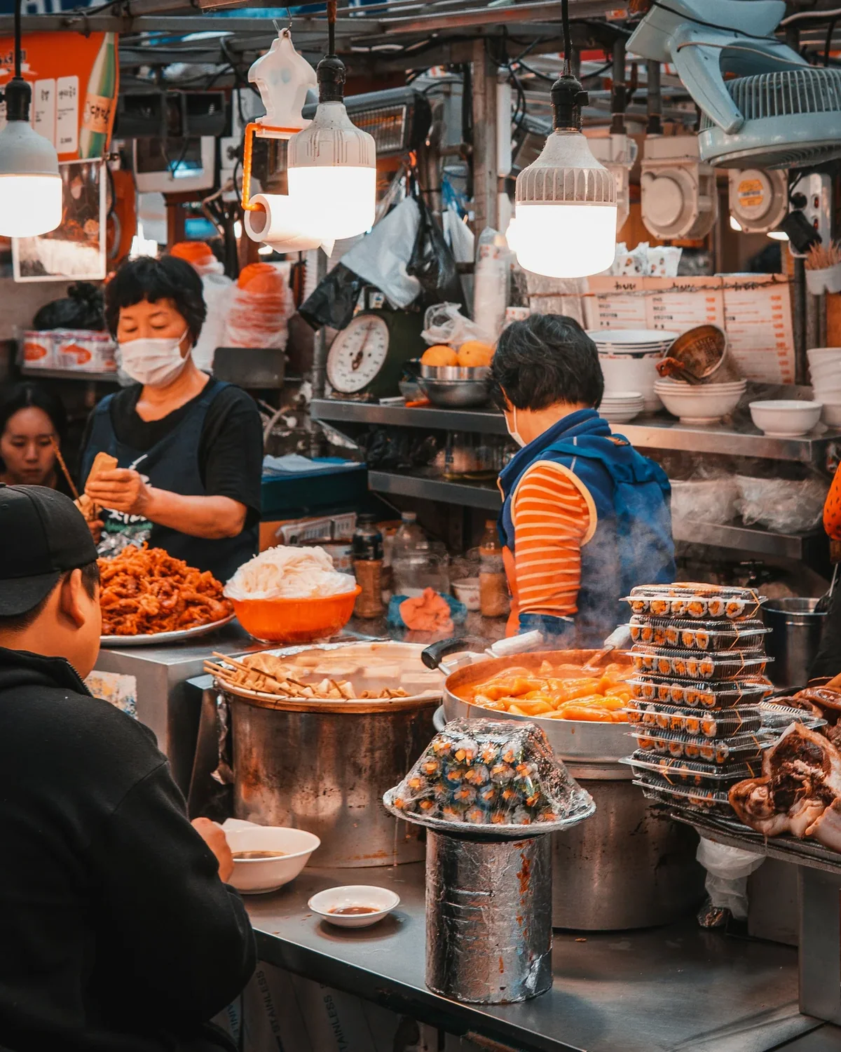 Bếp nhóm lửa từ 4 giờ
để kịp bữa sáng
