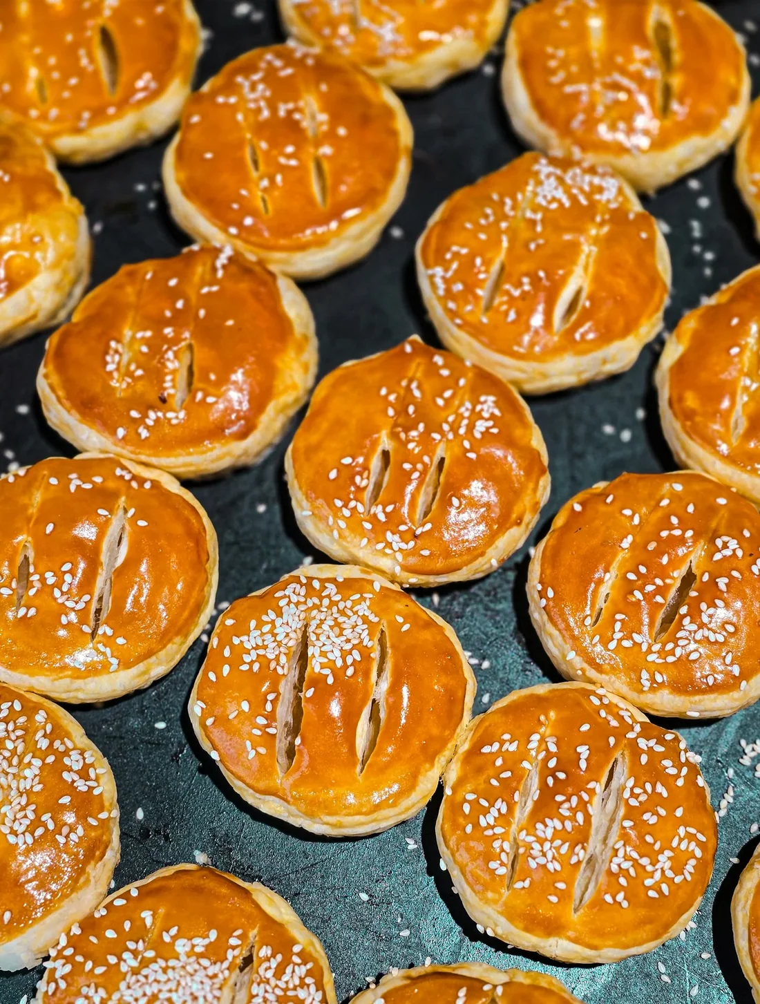 Bánh pía sầu riêng trứng muối
