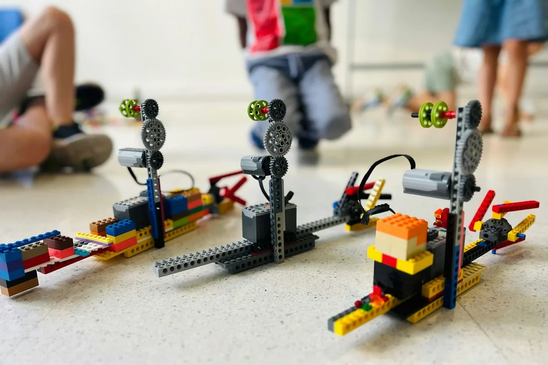 Bộ lắp ráp robot có động cơ