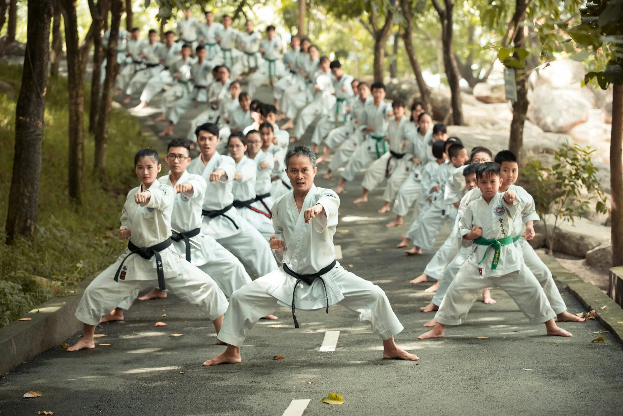Tập võ từ nền tảng,
lớp chia theo độ tuổi