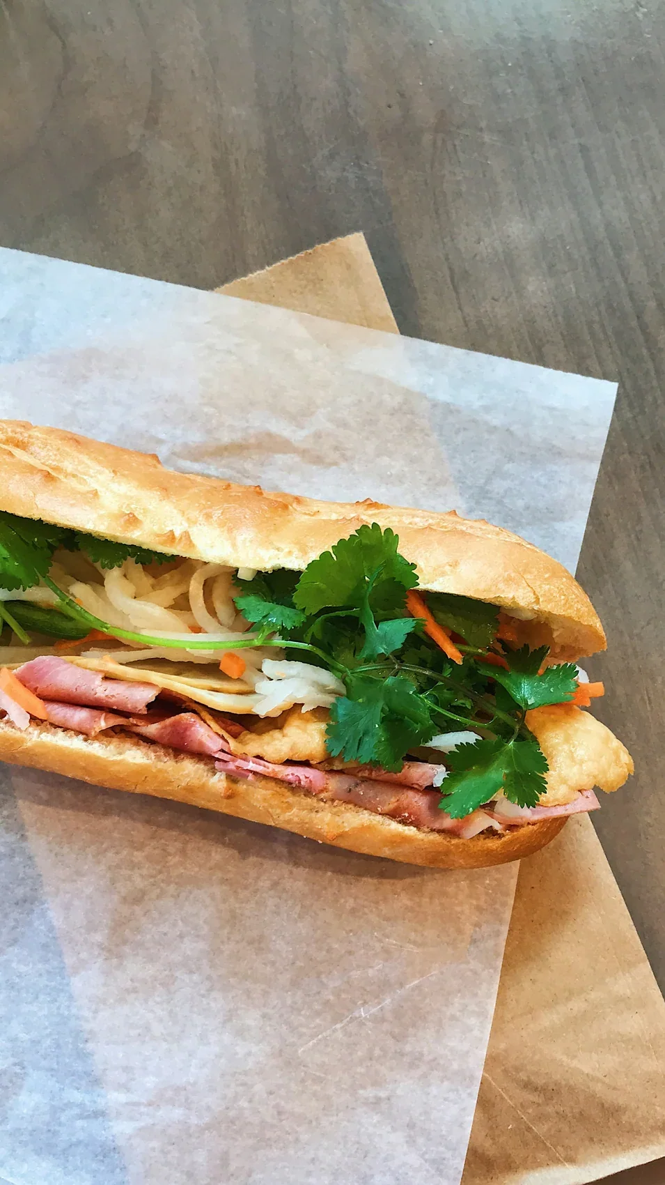 Bánh mì thịt nguội đặc biệt