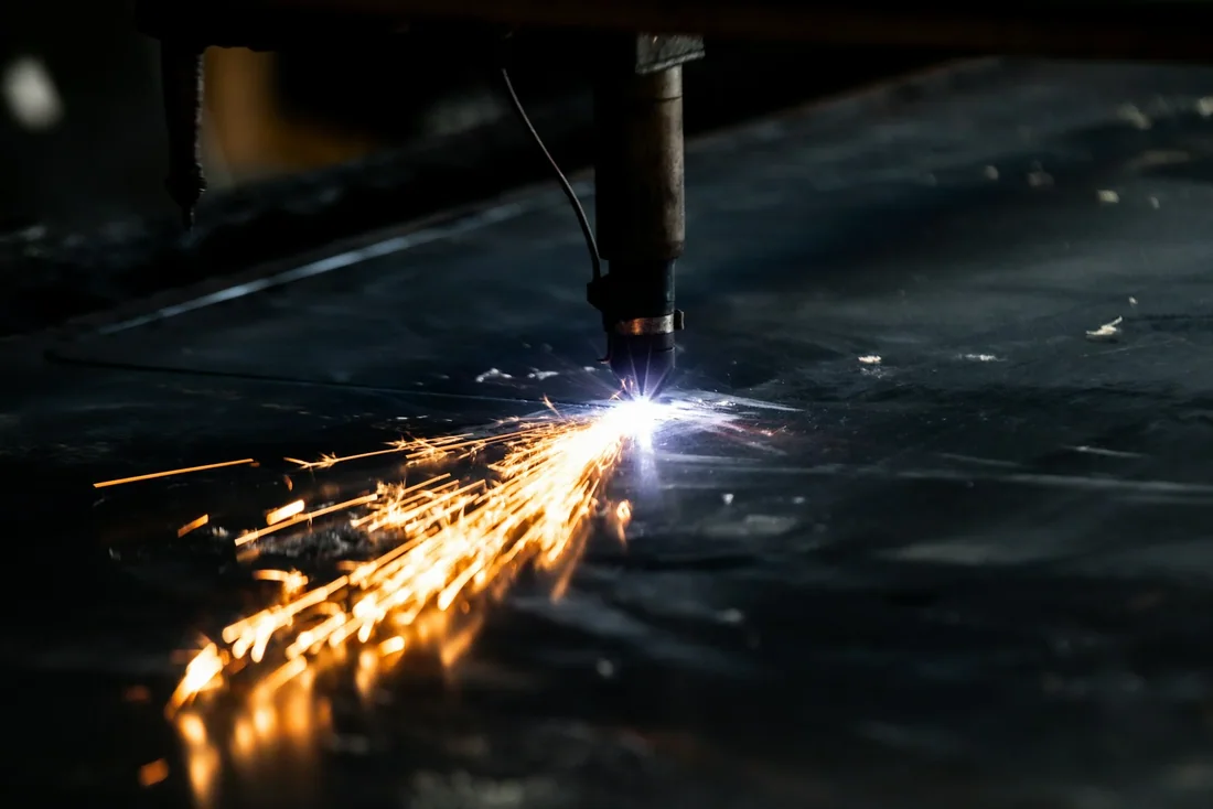Cắt plasma CNC tấm thép