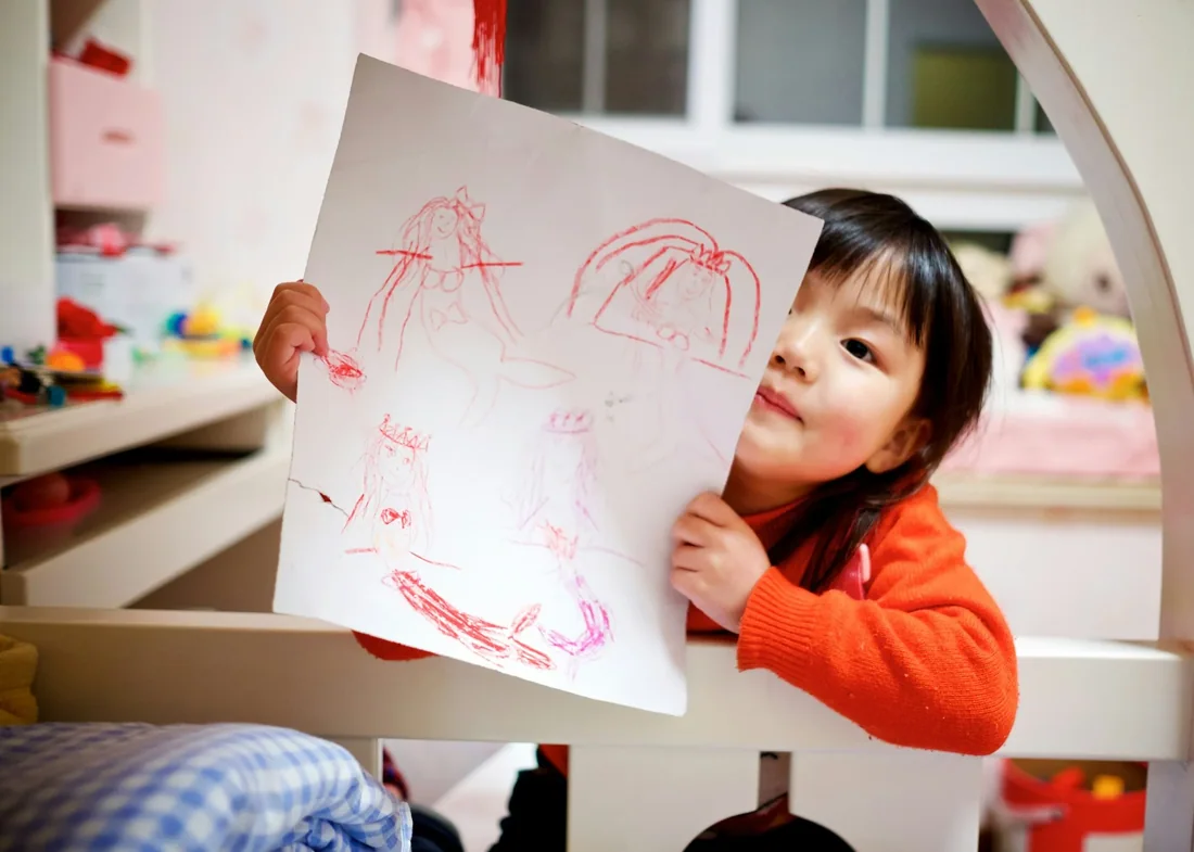 Vẽ sáp màu cho bé 4–6 tuổi