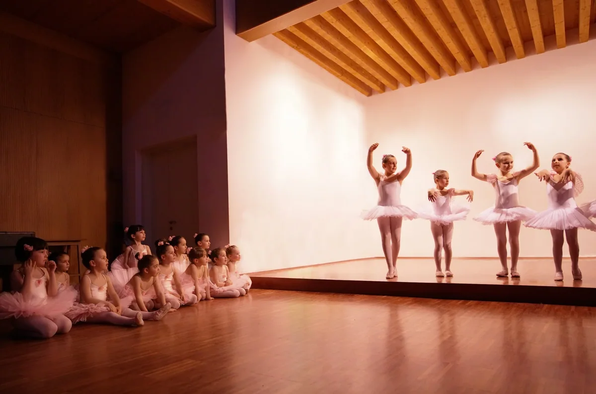 Lớp nhỏ, sửa từng động tác