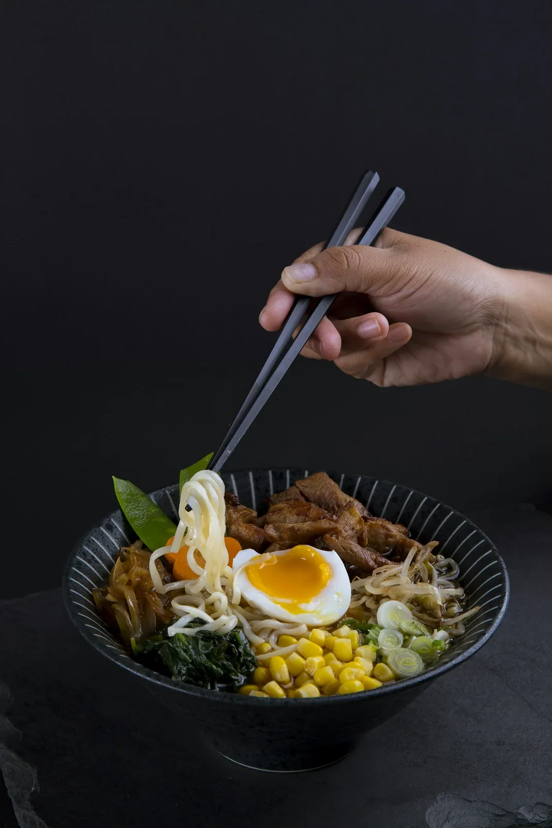 Mì ramen thịt heo trứng lòng đào