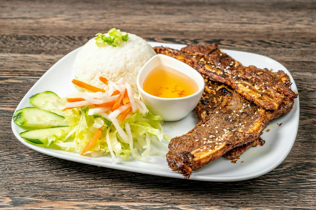 Cơm sườn nướng