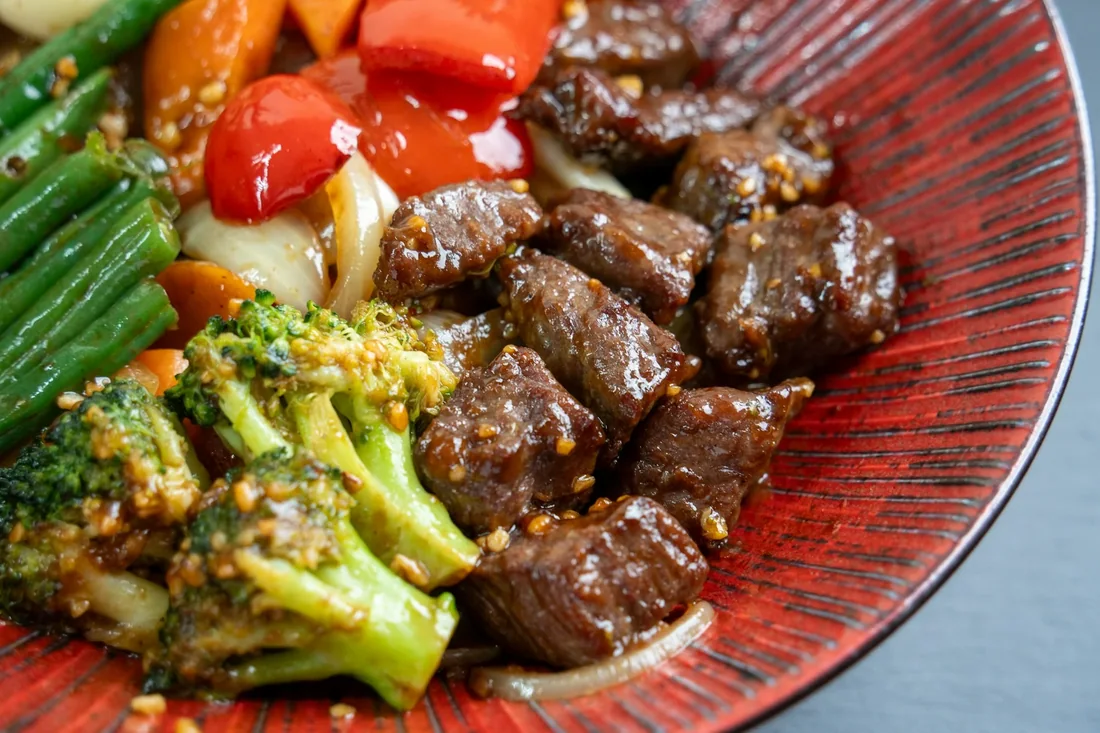 Bò xào bông cải ớt chuông