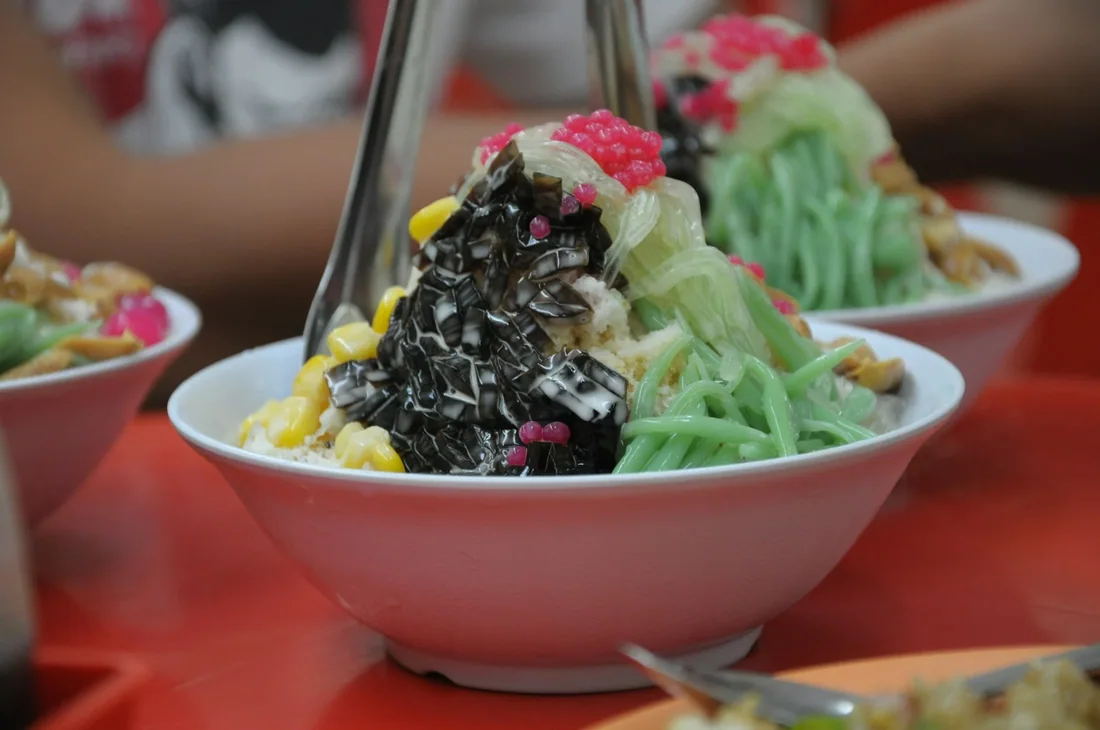 Chè thập cẩm đá bào