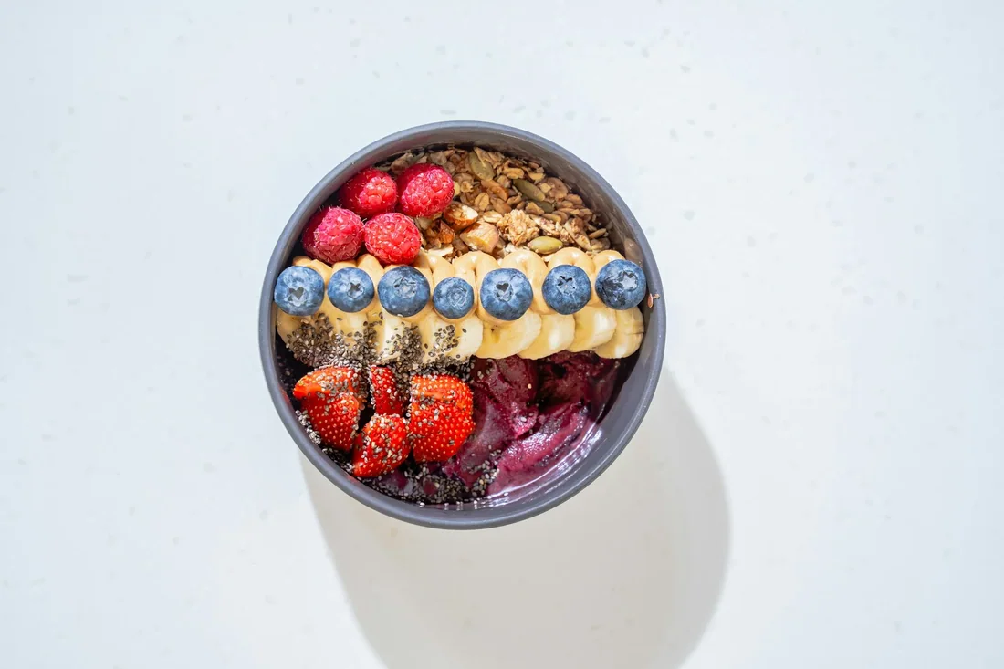 Bát sinh tố trái cây granola