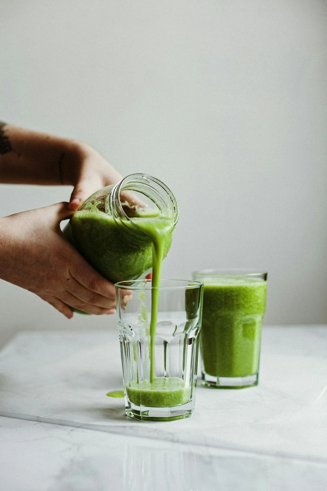 Một quầy nhỏ
với rổ trái cây đầy mỗi sáng