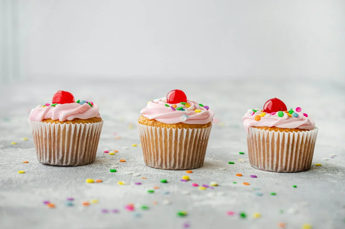 Hộp cupcake kem bơ hồng