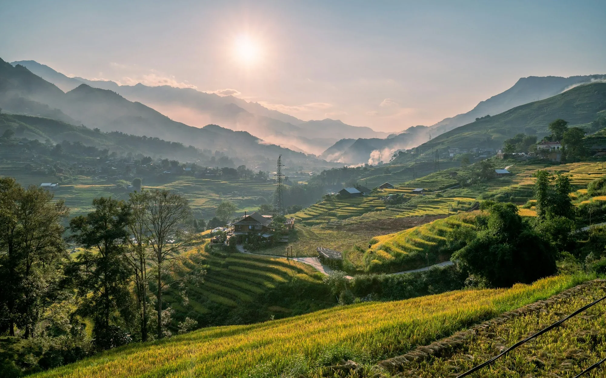 Trekking núi Tây Bắc,
đoàn nhỏ, đi chậm, ngủ bản
