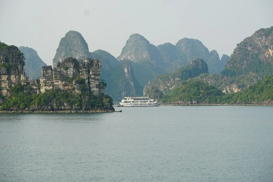 Du thuyền ngủ đêm 2 ngày 1 đêm