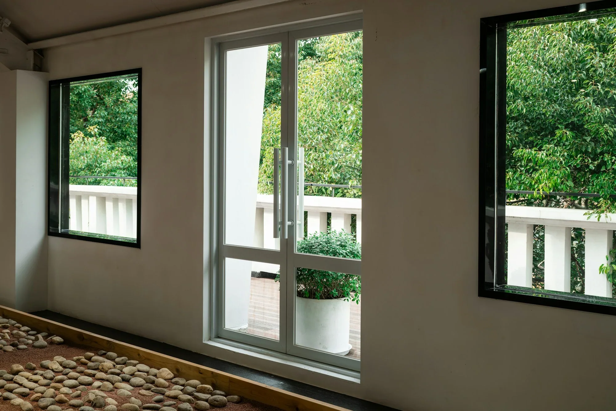 Cửa nhôm kính kín khít,
đo tận nơi trước khi làm