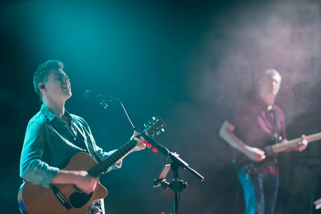 Hát acoustic cho lễ cưới và đón khách