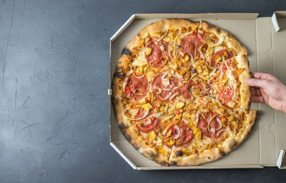 Pizza salami gà giao tận nơi