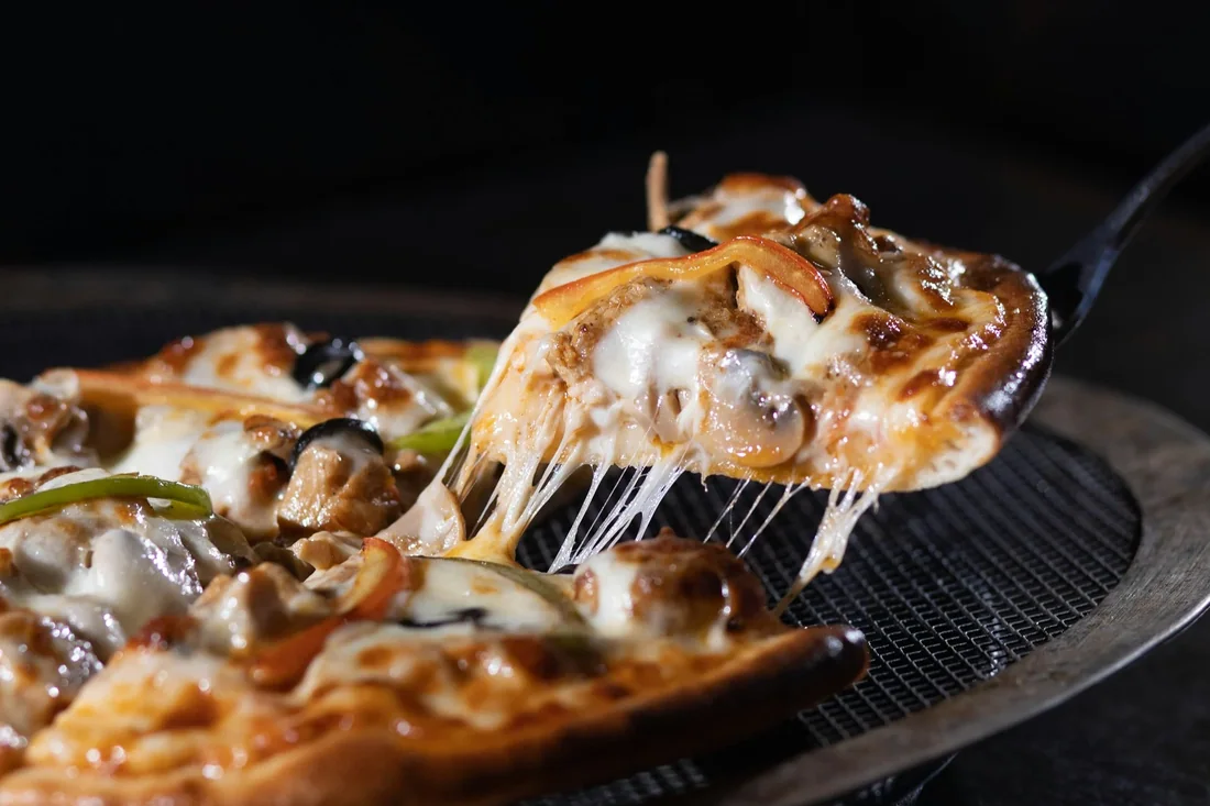 Pizza gà nướng nấm phô mai