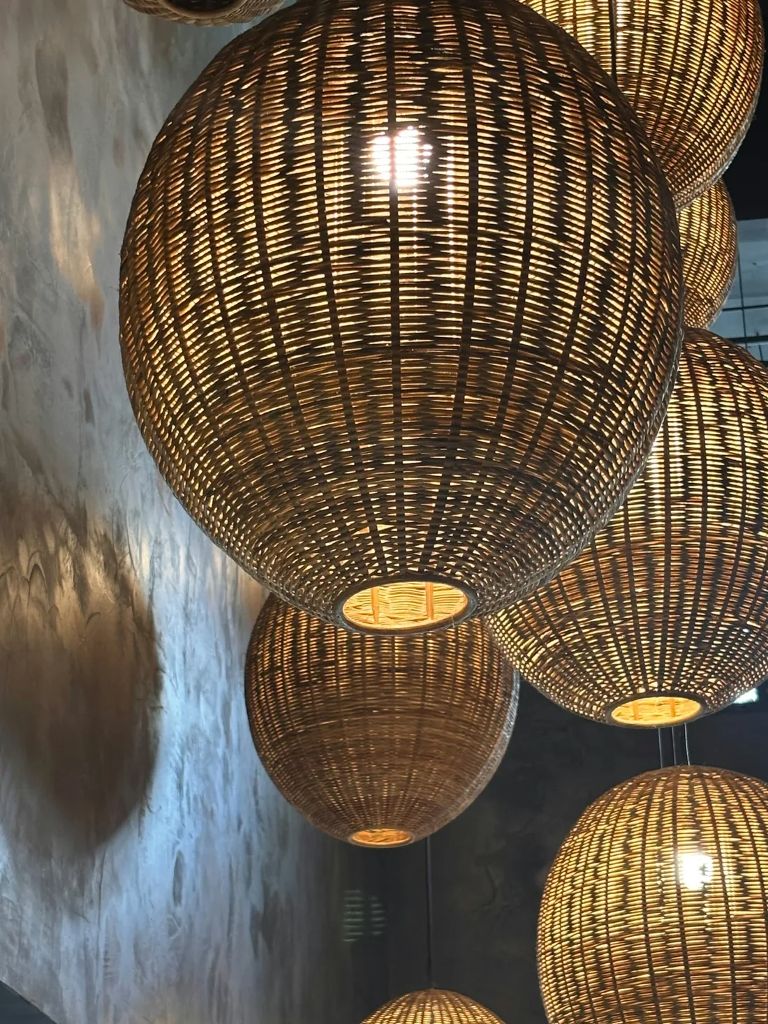 Đèn thả mây dáng cầu