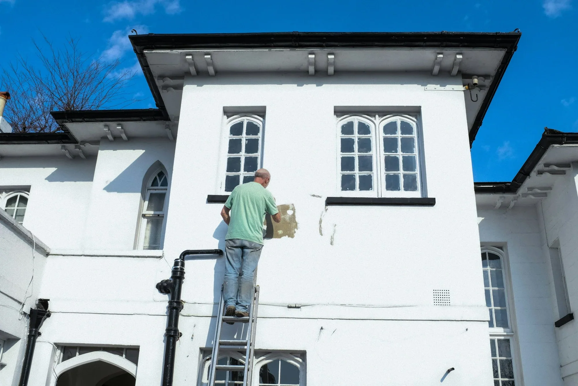 Nhà sơn mới gọn gàng,
bàn giao đúng ngày đã hẹn
