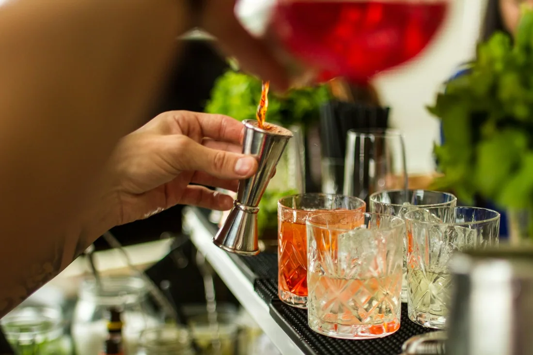 Bartender căn bản: đong, khuấy, lắc