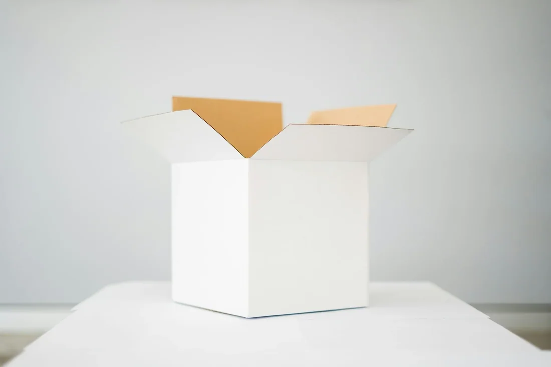 Thùng carton mặt ngoài trắng